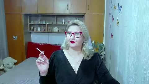 Snapshot of lucillefenlys chatting on May 18, 7:09 pm Lucille Fenly online show from May 18, 7:09 pm