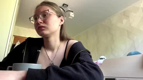Snapshot of lucindascercy chatting on May 11, 6:19 am Maya online show from May 11, 6:19 am