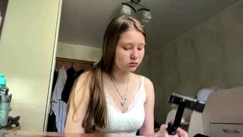 Snapshot of lucindascercy chatting on May 16, 6:43 am Maya online show from May 16, 6:43 am
