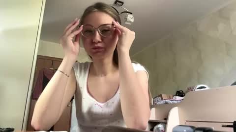 Snapshot of lucindascercy chatting on May 28, 6:21 am Maya online show from May 28, 6:21 am