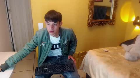 luckk_ online show from April 27, 6:11 am