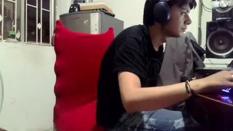 luckk_ online show from May 11, 5:13 am