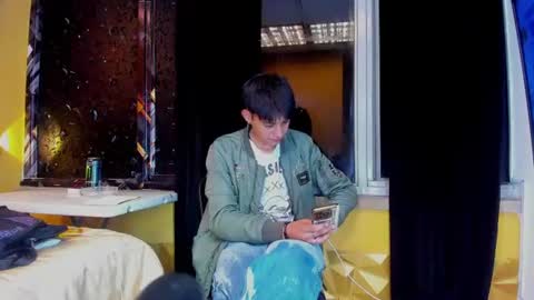 Snapshot of luckk_ chatting on June 23, 7:50 am luckk_ online show from June 23, 7:50 am