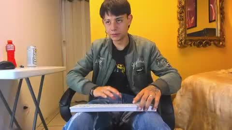 Snapshot of luckk_ chatting on June 25, 5:12 am luckk_ online show from June 25, 5:12 am