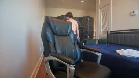 Snapshot of lucky_bme chatting on February 12, 1:39 pm lucky_bme online show from February 12, 1:39 pm