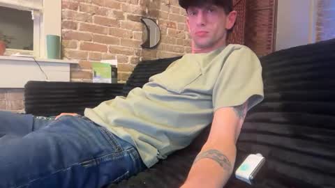 Snapshot of lucky_bme chatting on February 24, 4:21 am lucky_bme online show from February 24, 4:21 am