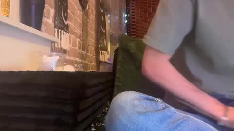 Snapshot of lucky_bme chatting on March 9, 9:02 am lucky_bme online show from March 9, 9:02 am