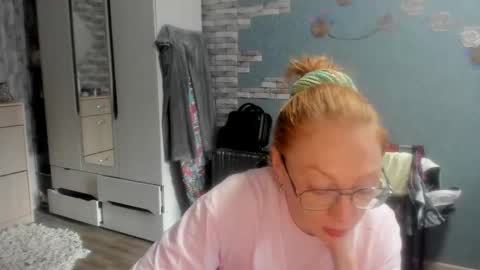 lucky_licky20 online show from October 9, 1:14 am