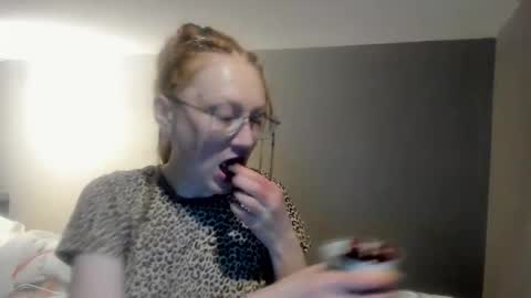 lucky_licky20 online show from March 13, 3:35 am