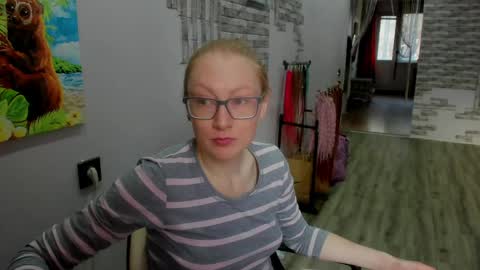 lucky_licky20 online show from April 15, 1:34 am