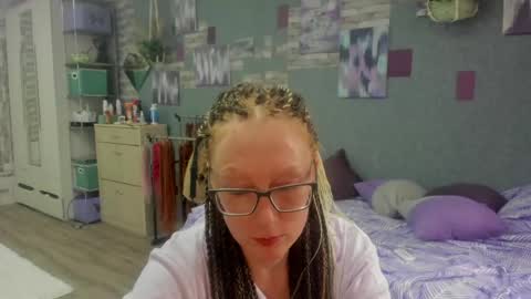 lucky_licky20 online show from May 22, 3:24 am