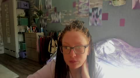 lucky_licky20 online show from May 25, 2:28 am