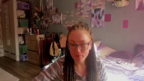 lucky_licky20 online show from May 27, 1:46 am