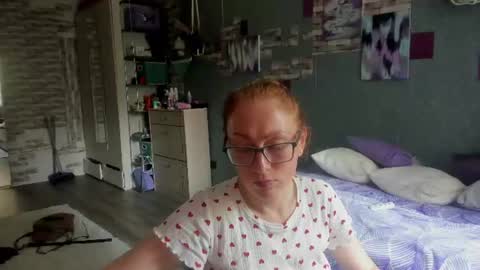 lucky_licky20 online show from July 8, 3:33 am