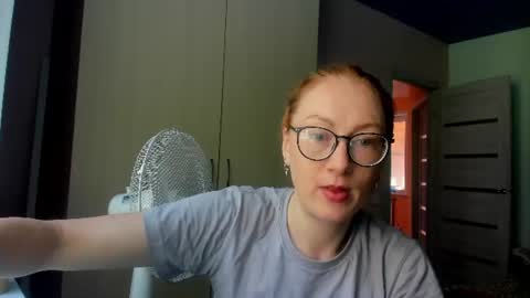 lucky_licky20 online show from July 14, 1:52 am