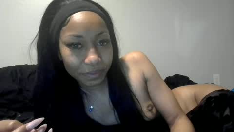 Snapshot of lucky_london chatting on June 13, 5:00 pm Lucky London online show from June 13, 5:00 pm