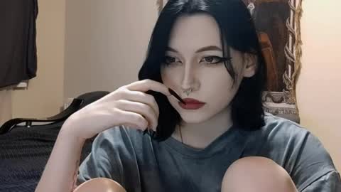 Snapshot of luckybastrad0677 chatting on June 2, 11:18 pm luckybastrad0677 online show from June 2, 11:18 pm