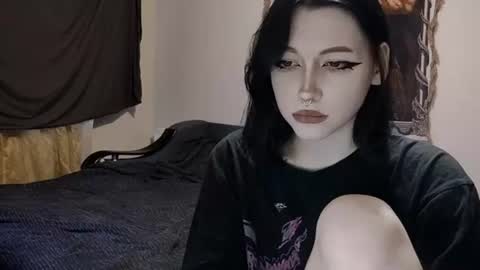 Snapshot of luckybastrad0677 chatting on June 24, 5:23 pm luckybastrad0677 online show from June 24, 5:23 pm