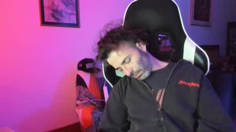 Snapshot of luckydrakex chatting on December 21, 10:40 pm Lucky online show from December 21, 10:40 pm