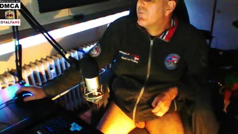 Snapshot of luckyfreak1 chatting on December 22, 7:44 am call me Stefan online show from December 22, 7:44 am