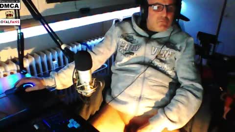 Snapshot of luckyfreak1 chatting on December 25, 3:18 am call me Stefan online show from December 25, 3:18 am