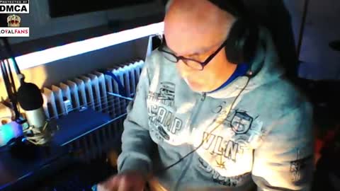 Snapshot of luckyfreak1 chatting on December 30, 4:29 pm call me Stefan online show from December 30, 4:29 pm