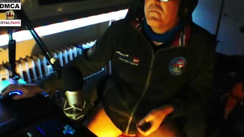 Snapshot of luckyfreak1 chatting on February 8, 5:08 am call me Stefan online show from February 8, 5:08 am