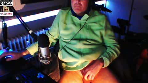 Snapshot of luckyfreak1 chatting on February 23, 6:01 pm call me Stefan online show from February 23, 6:01 pm