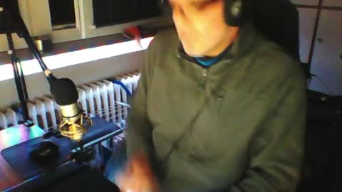        call me  Stefan online show from April 18, 6:56 pm