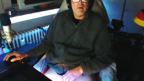 Snapshot of luckyfreak1 chatting on June 14, 2:24 am call me Stefan online show from June 14, 2:24 am