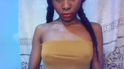 Snapshot of luckymadequeen chatting on January 27, 4:20 am Gloria online show from January 27, 4:20 am