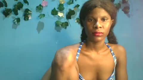 Snapshot of luckymadequeen chatting on November 2, 1:30 am Gloria online show from November 2, 1:30 am