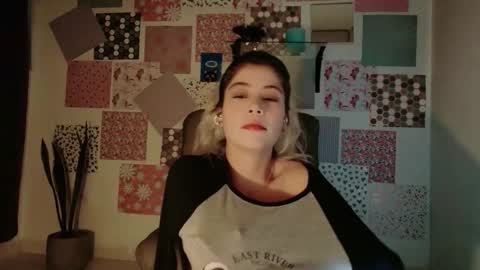 luckysapphire777 online show from November 9, 3:27 am