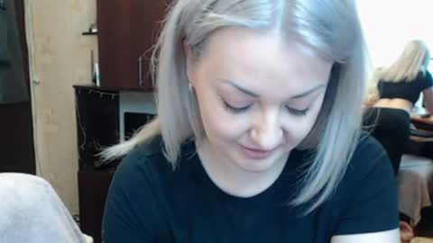 Snapshot of luckyshotgirl chatting on April 28, 12:43 pm LuckyShot online show from April 28, 12:43 pm