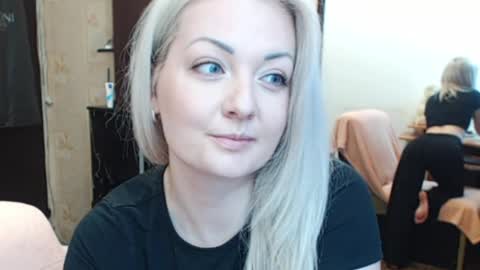 Snapshot of luckyshotgirl chatting on May 14, 1:51 pm LuckyShot online show from May 14, 1:51 pm