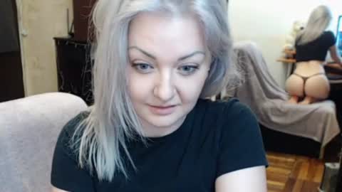 Snapshot of luckyshotgirl chatting on July 10, 4:20 pm LuckyShot online show from July 10, 4:20 pm