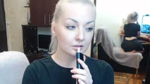 Snapshot of luckyshotgirl chatting on July 14, 4:34 pm LuckyShot online show from July 14, 4:34 pm