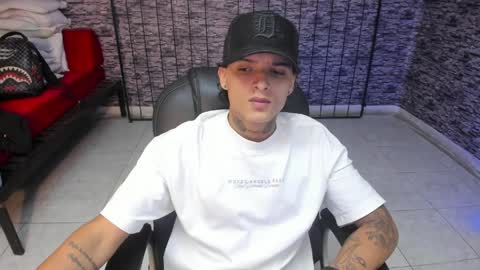 Snapshot of luckyy_boy_ chatting on April 12, 1:32 am Lucky online show from April 12, 1:32 am