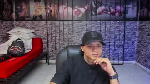 Snapshot of luckyy_boy_ chatting on April 20, 10:44 pm Lucky online show from April 20, 10:44 pm