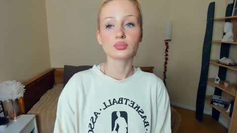 Snapshot of luckyy_tickets_ chatting on March 1, 7:54 am Alice online show from March 1, 7:54 am