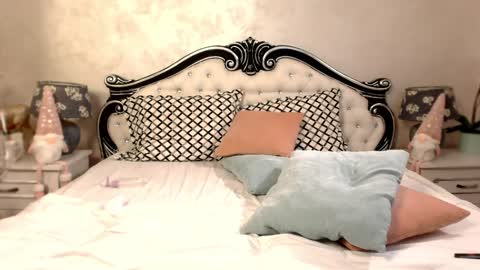 Snapshot of luckyymia chatting on December 2, 8:22 pm Mia online show from December 2, 8:22 pm