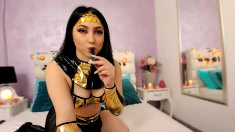 Snapshot of luckyymia chatting on October 31, 6:20 pm Mia online show from October 31, 6:20 pm