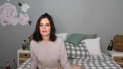 Snapshot of lucy1990xxx chatting on April 28, 9:09 pm Lucy online show from April 28, 9:09 pm