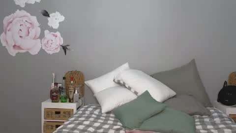 Snapshot of lucy1990xxx chatting on May 8, 9:09 pm Lucy online show from May 8, 9:09 pm