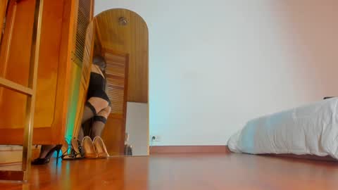 Snapshot of lucy__77 chatting on December 3, 8:39 pm Hello my name is Lucy nice to meet you thumb up is important for me kisses online show from December 3, 8:39 pm