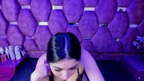 Snapshot of lucy_anal_ chatting on May 19, 11:22 pm lucy_anal_ online show from May 19, 11:22 pm