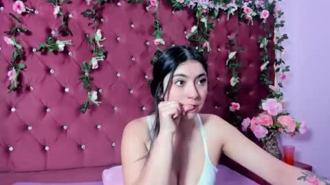 Snapshot of lucy_anal_ chatting on June 5, 11:32 pm lucy_anal_ online show from June 5, 11:32 pm