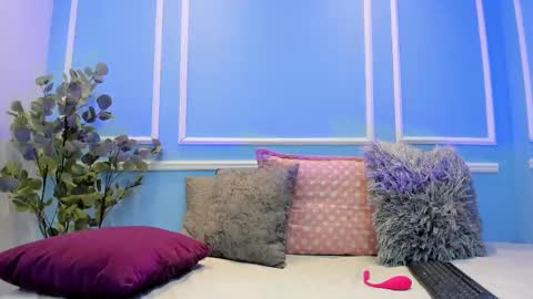 lucy_canel online show from October 4, 7:01 pm