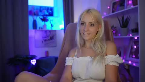 Snapshot of lucy_cutie_ chatting on June 26, 6:34 pm Cutie Lucy online show from June 26, 6:34 pm