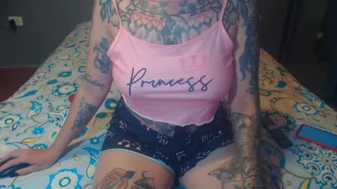 Snapshot of lucy_dreams69 chatting on May 17, 1:36 am Lucia online show from May 17, 1:36 am